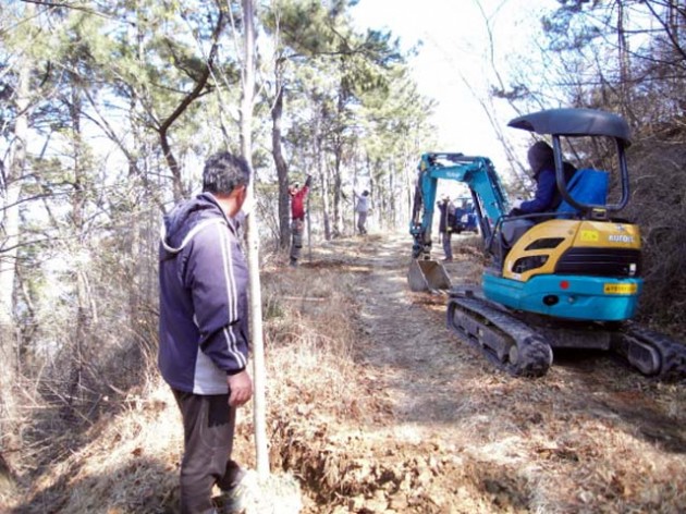 s-거류산가꾸기추진협의회_벚나무_심기_행사.jpg s-거류산가꾸기추진협의회_벚나무_심기_행사.jpg