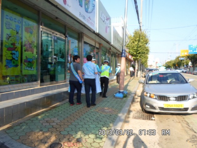 크기변환_고성군,_어린이보호구역내_교통법규_위반행위_근절을_위한_가두_캠페인3.jpg 크기변환_고성군,_어린이보호구역내_교통법규_위반행위_근절을_위한_가두_캠페인3.jpg