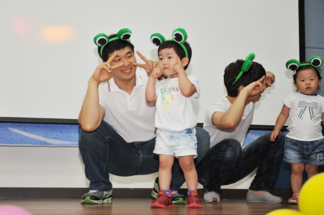 크기변환_만1세아빠와율동.jpg 크기변환_만1세아빠와율동.jpg